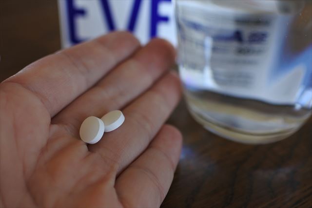 鎮痛剤は朝飲んだ方が胃にいいみたい。夕食後に飲むと..