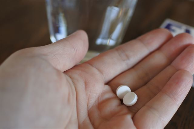 後頭部から首、肩甲骨までツンと１本痛みの筋。左だけ..